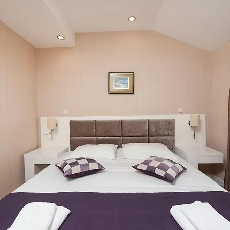 Family Zane מלון