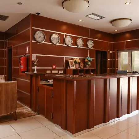 מלון Family Zane פג