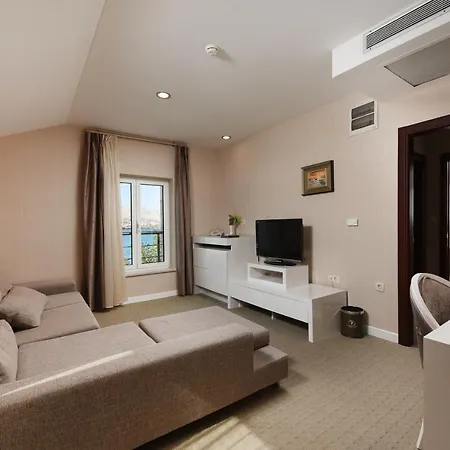 Family Zane Hotel Pag Town