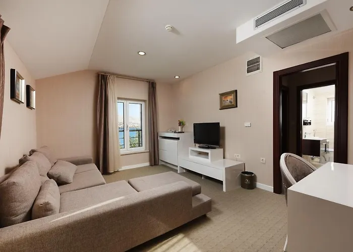 Family Zane Hotel Pag Town