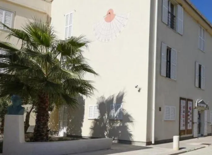 Family Zane Pag Town