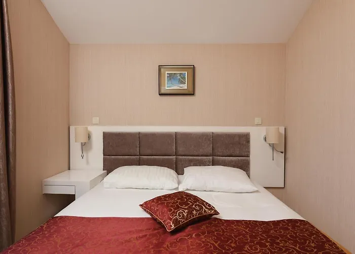 فندق Family Zane 4*